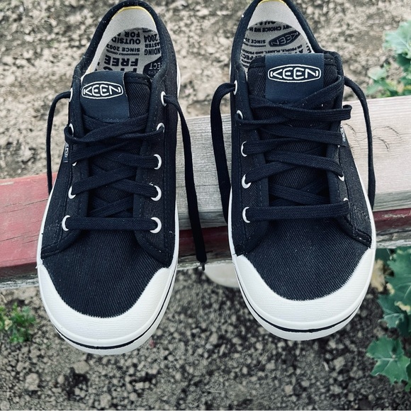 KEEN Elsa Canvas Retro Sneaker Women’s 7 1/2 Black Pre-Owned - Picture 1 of 5